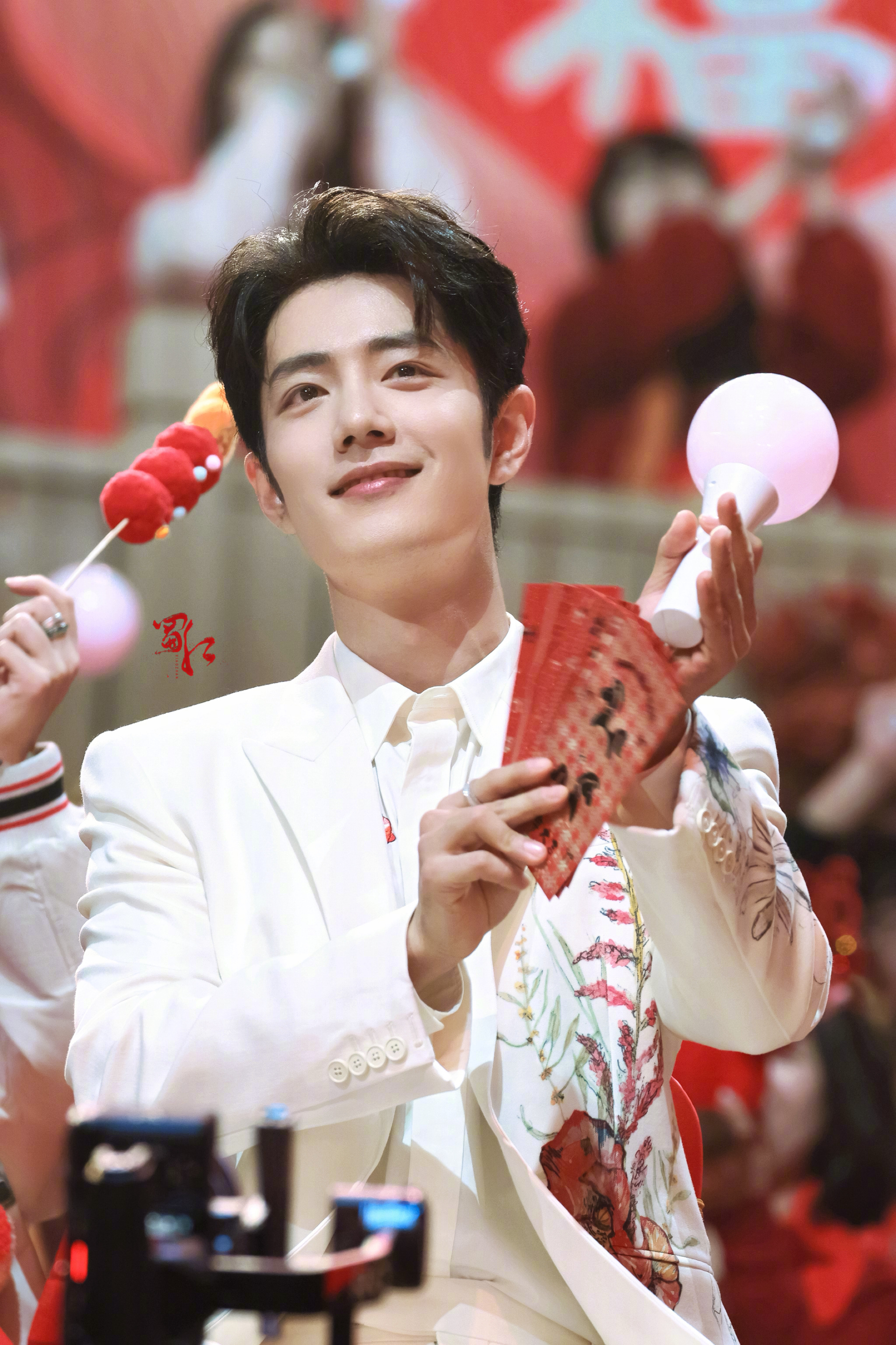 #早安咪语##肖战好漂亮#温润如玉，眉眼温柔，一看到他好像世界都明亮了，充满美好