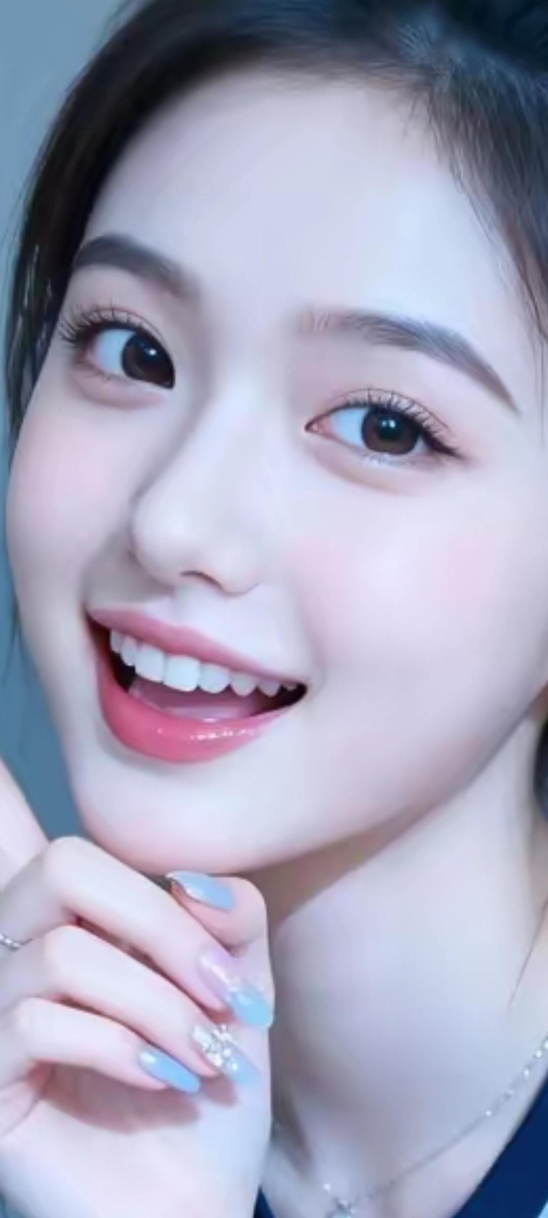 甜美笑容，温柔可人，元气满满的一天！😊✨