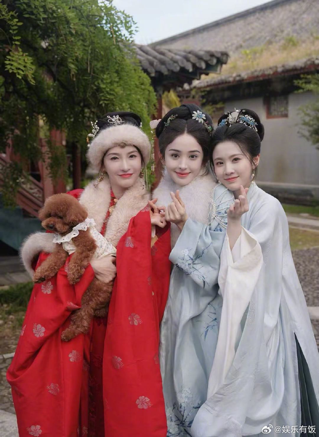 娜扎为张慧雯乘风加油 被娜扎的温柔狠狠戳中， 数完张慧雯的18圈转圈，还贴心补字