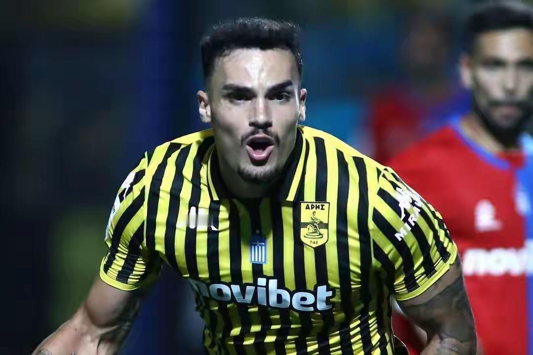 这哥们一看就是狠角色！山东泰山平地起惊雷，签下第五外援葡萄牙人佩德罗·阿尔瓦罗，