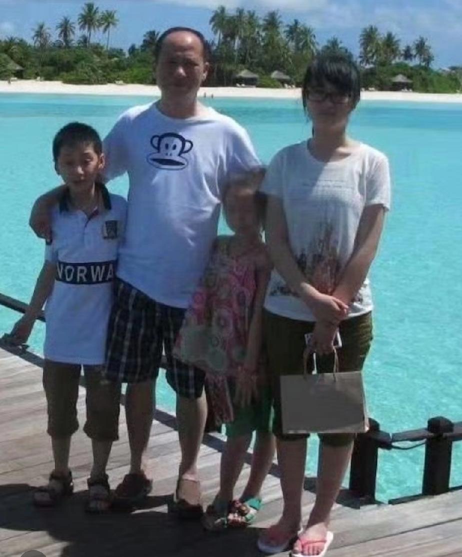 严浩翔父亲严军深夜发文要和严浩翔断绝父子关系，一开始网友都不相信是真的，觉得是有