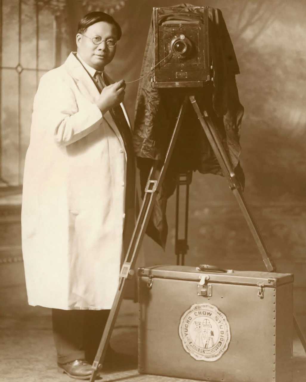 【来自投稿】图一 1930年 一位叫Yucho Chow 的中国人在加拿大温哥华