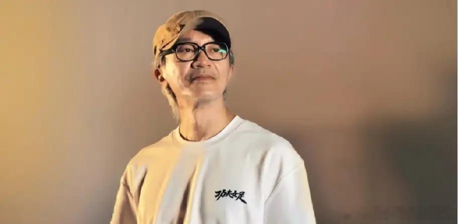 果然票房就是导演最好的补药。短短4天，周星驰的状态肉眼可见的像换了一个人。7月1
