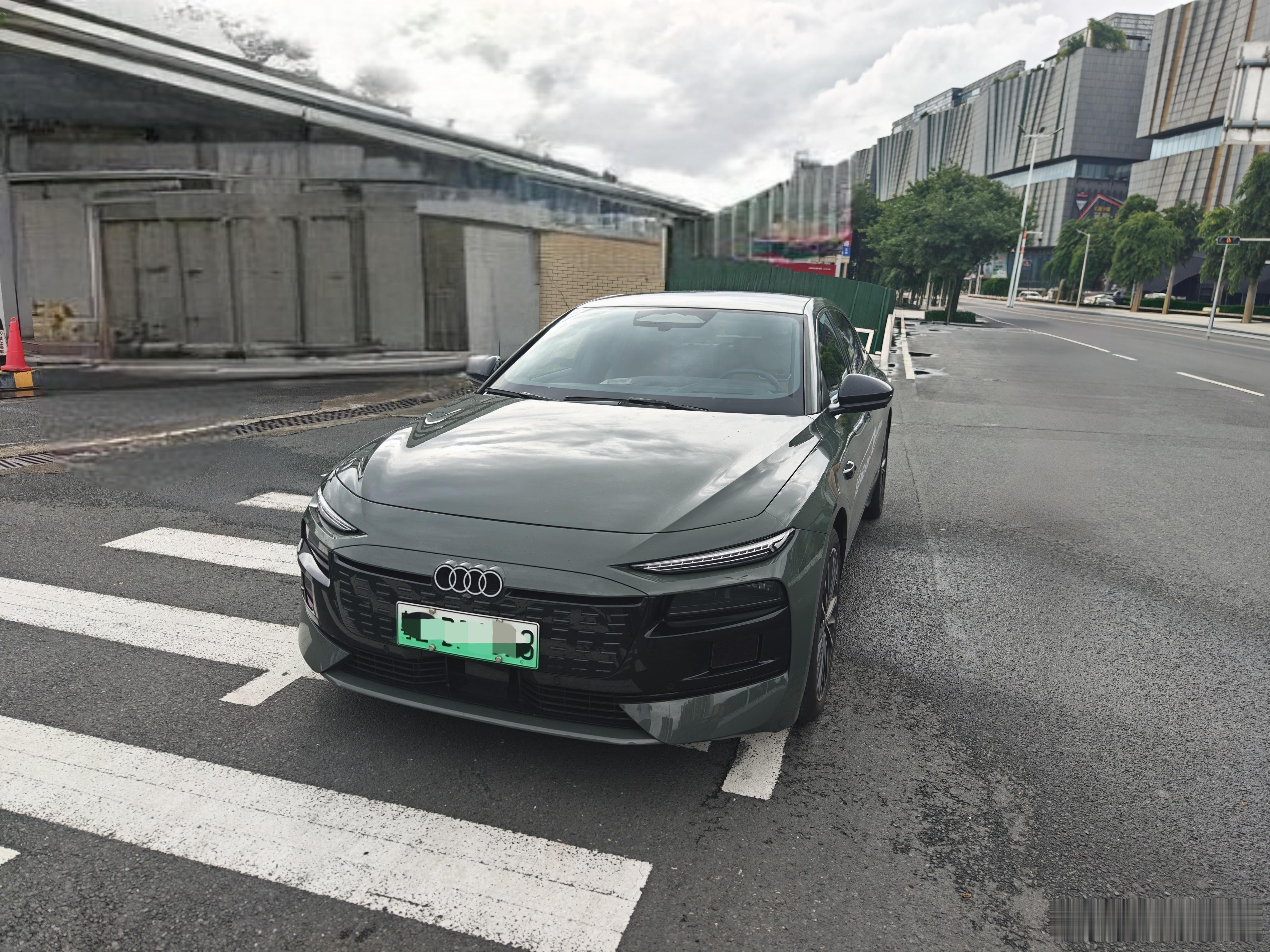 开了一个你们都觉得好看的电车