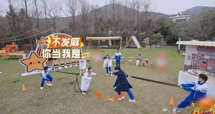 魏大勋口红刺客魏大勋 拿个口红满场追人，逮谁涂谁，是敌是友都不放过，这期他玩爽了