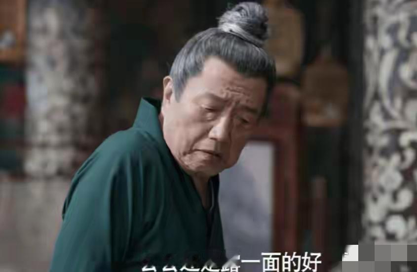 细细一看秦焰的人生履历，才发现这位"黄金配角"真不简单：
 
他15岁进北京电子