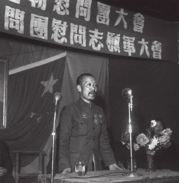 1952年9月18日，“中国人民第二届赴朝慰问团”在团长刘景范（刘志丹的弟弟，时