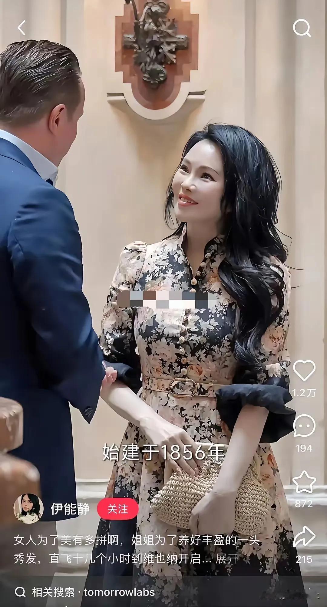 57岁的伊能静美的像一个少女一样
自信的目光得体的穿搭
最主要的是很有才华
在弯