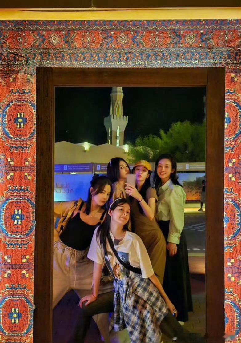 花少要拍团综了芒果新一季综艺及晚会片单2025芒果秋季招商大会来个人告诉我这不是