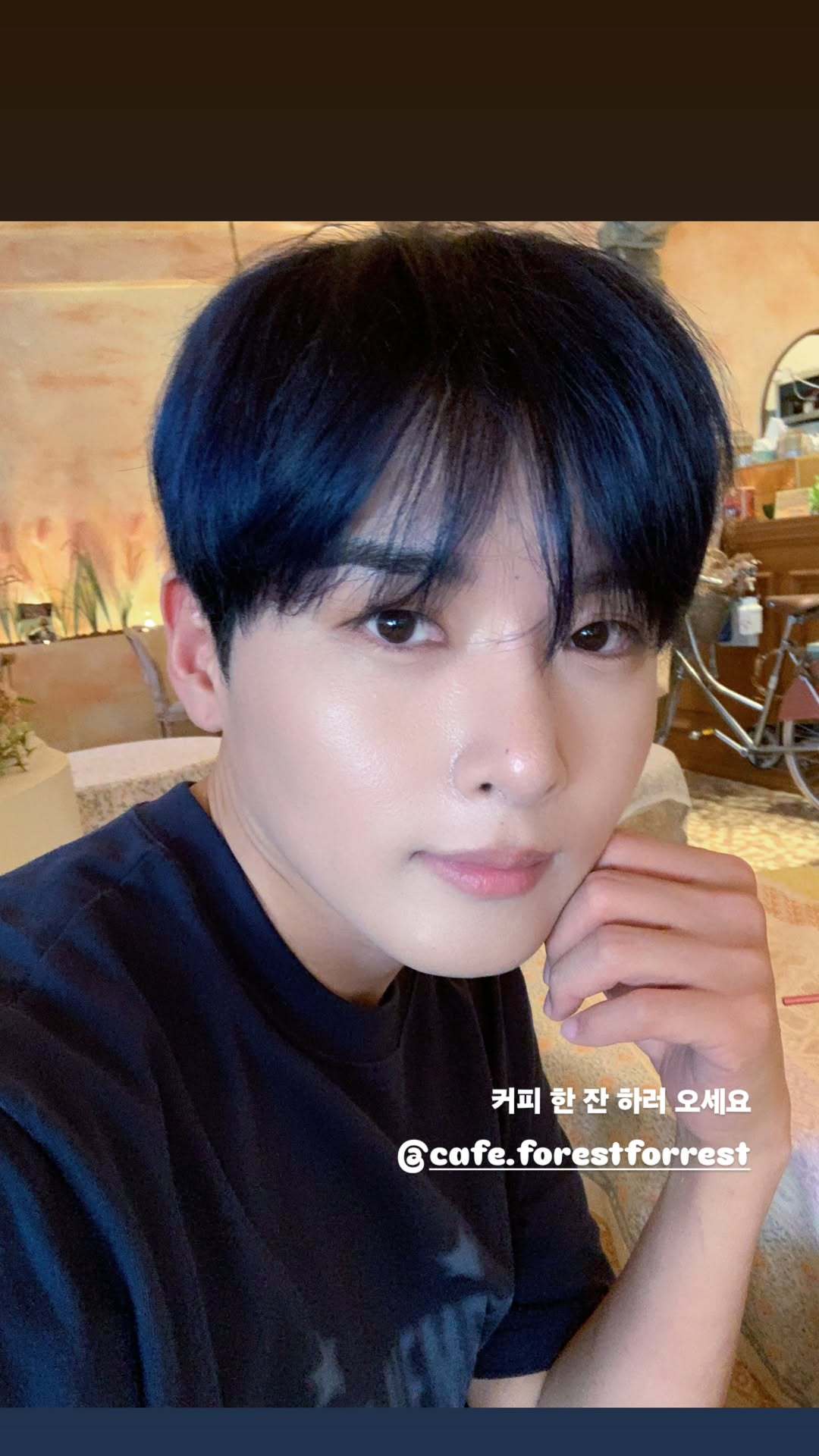 “CB百蓝_。251119 ins story更新：来喝杯咖啡吧 