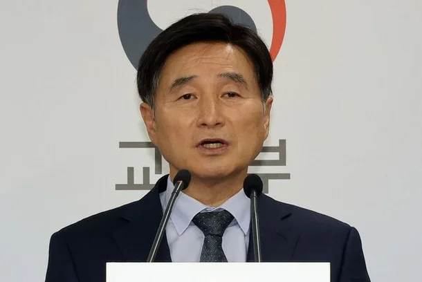 韩国高考英语太难，引发成绩断崖式下滑和招考混乱，命题负责人辞职！