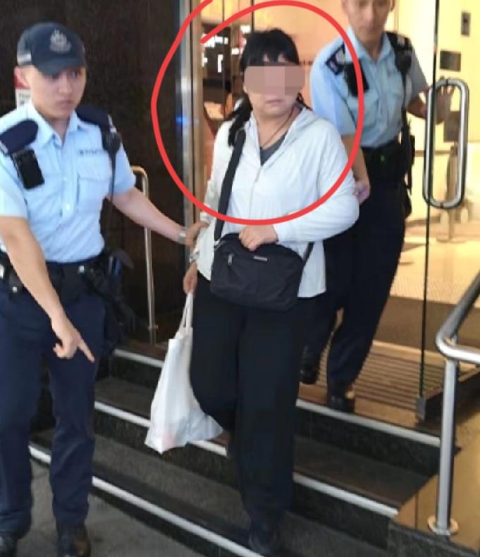 内地男女香港银行转账500亿港币！3个疑问、疑点：
1、二人只是普通朋友，说不清