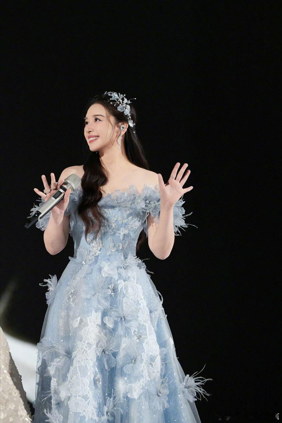 阚清子欣赏一下自己的精修图乘风2026阚清子浪姐造型太绝了，年轻时尚又仙气，每一