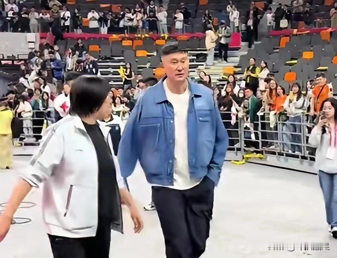 最后4分钟，广东宏远领先新疆男篮19分，但球迷悬着的心并没有放下来，一周前两队交