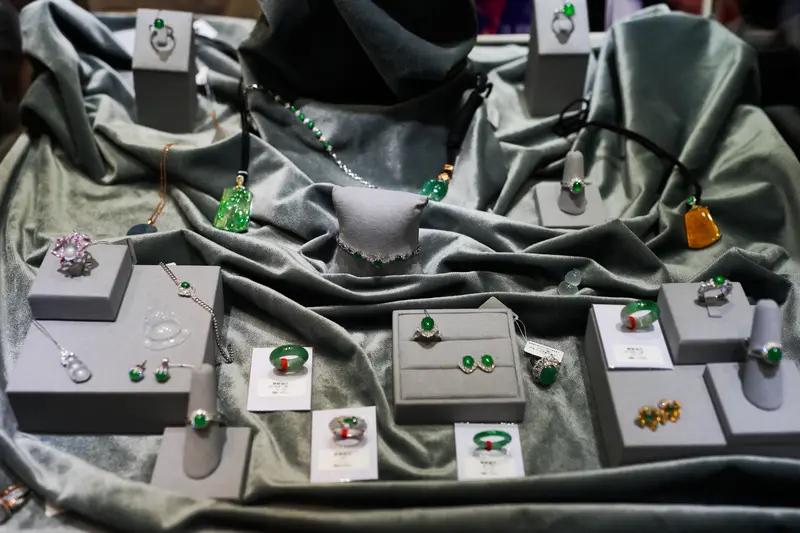 4月10日，2026中国国际珠宝首饰展览会在北京开幕，展期4天，展览面积达5万平