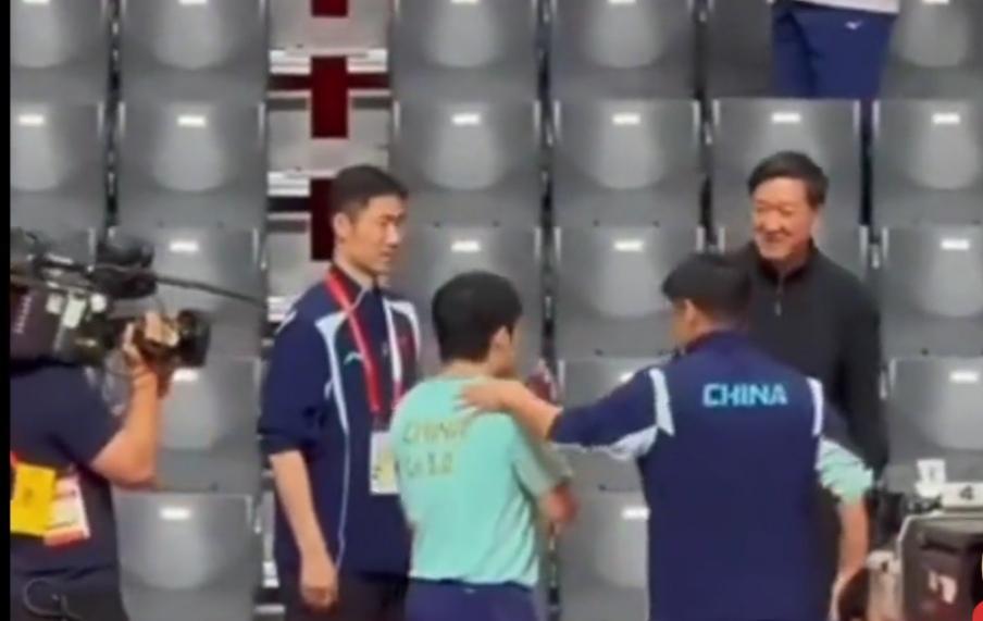 国乒向包揽全部乒乓球五块单项金牌冲刺！


由于大头和小石头在男单半决赛中，分别