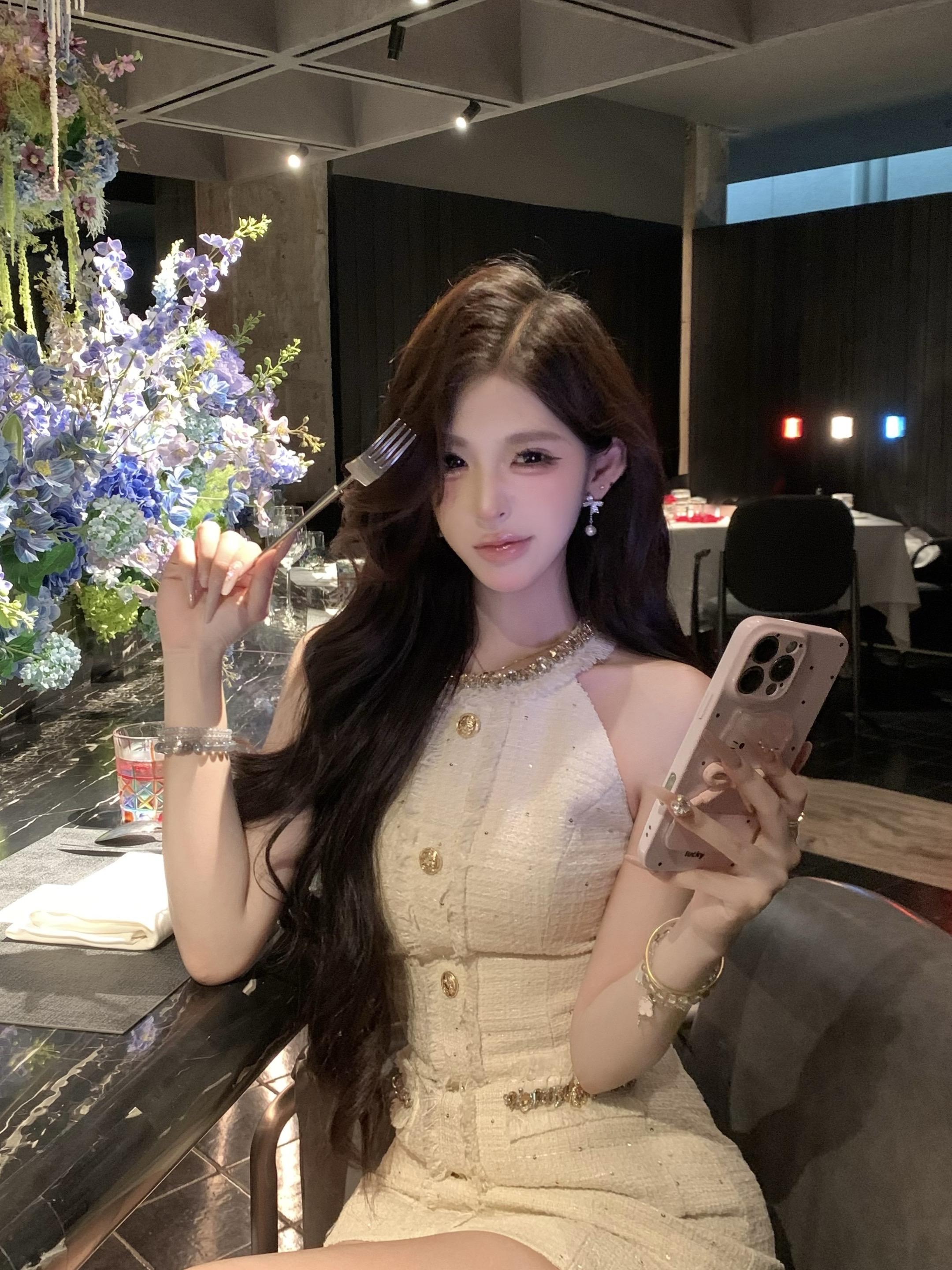 又是一年秋 今年秋天落在我肩头的 会是你的外套吗