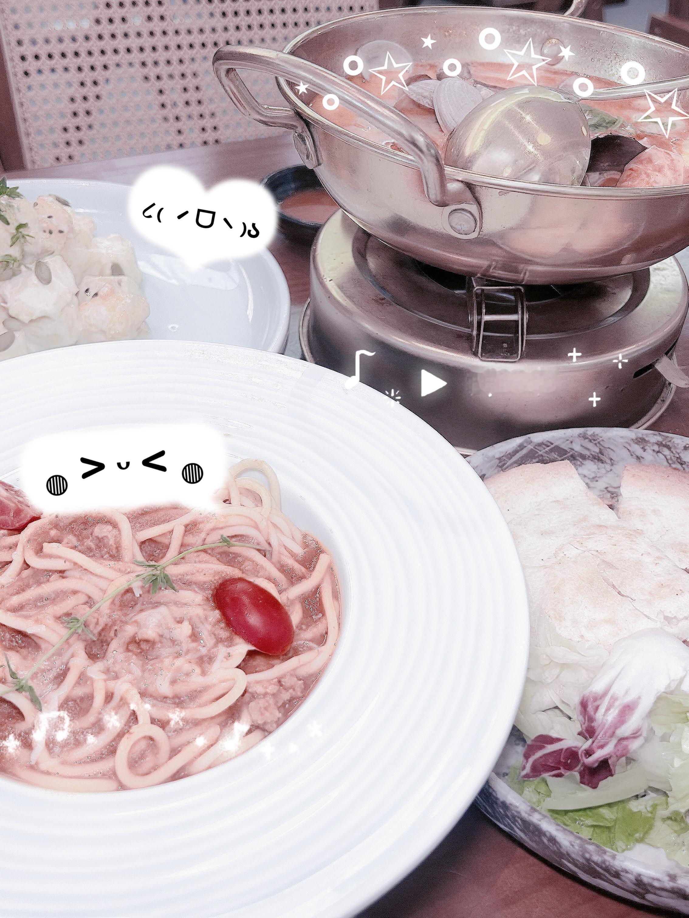 因为晚上睡不着遂来犯罪之———发美食🍴好神奇的两个粉色女人顶着两头形状各异的红