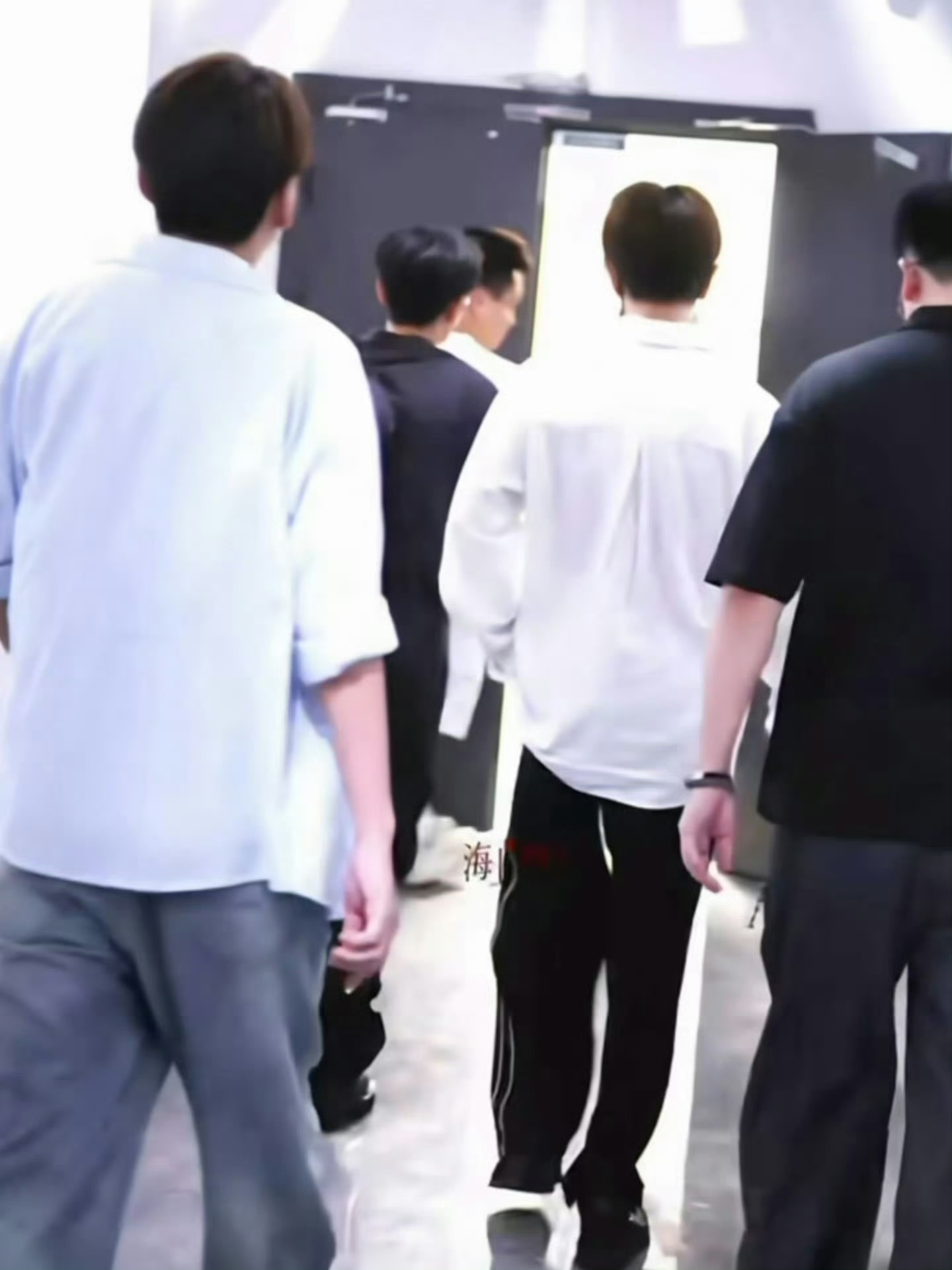 国超哥哥的头好圆好圆[哈哈]，以后有车屁股看了[捂嘴哭] ​​​