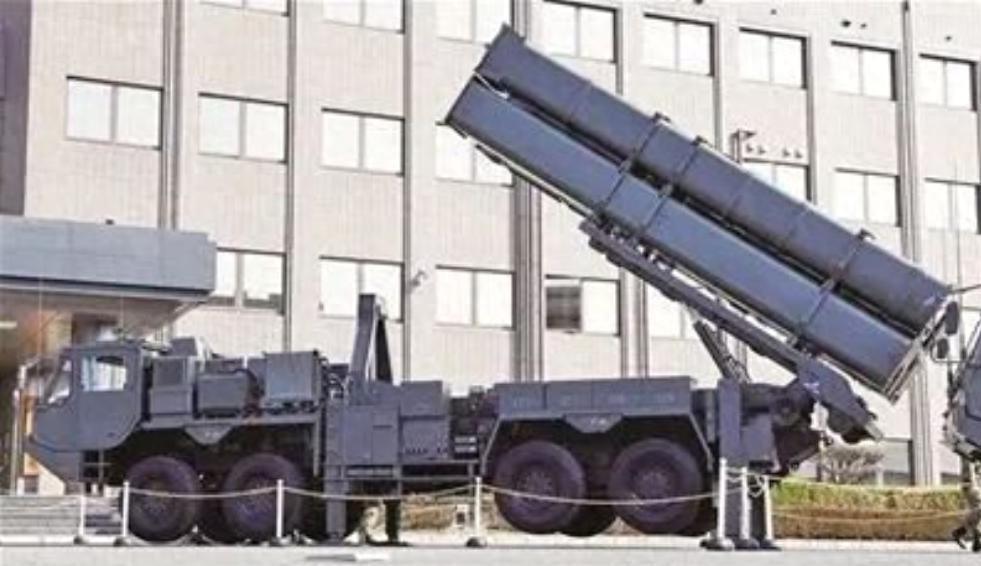 咱们的邻居，终究还是把那层伪装了几十年的“羊皮”给彻底撕碎了。就在刚刚过去的4月