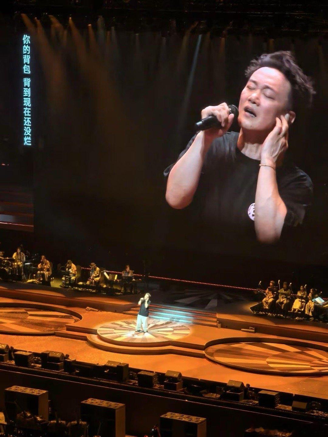 get到陈奕迅北京演唱会的惊喜了 谁还没被会发光的歌词纪念票惊艳到？Eason的