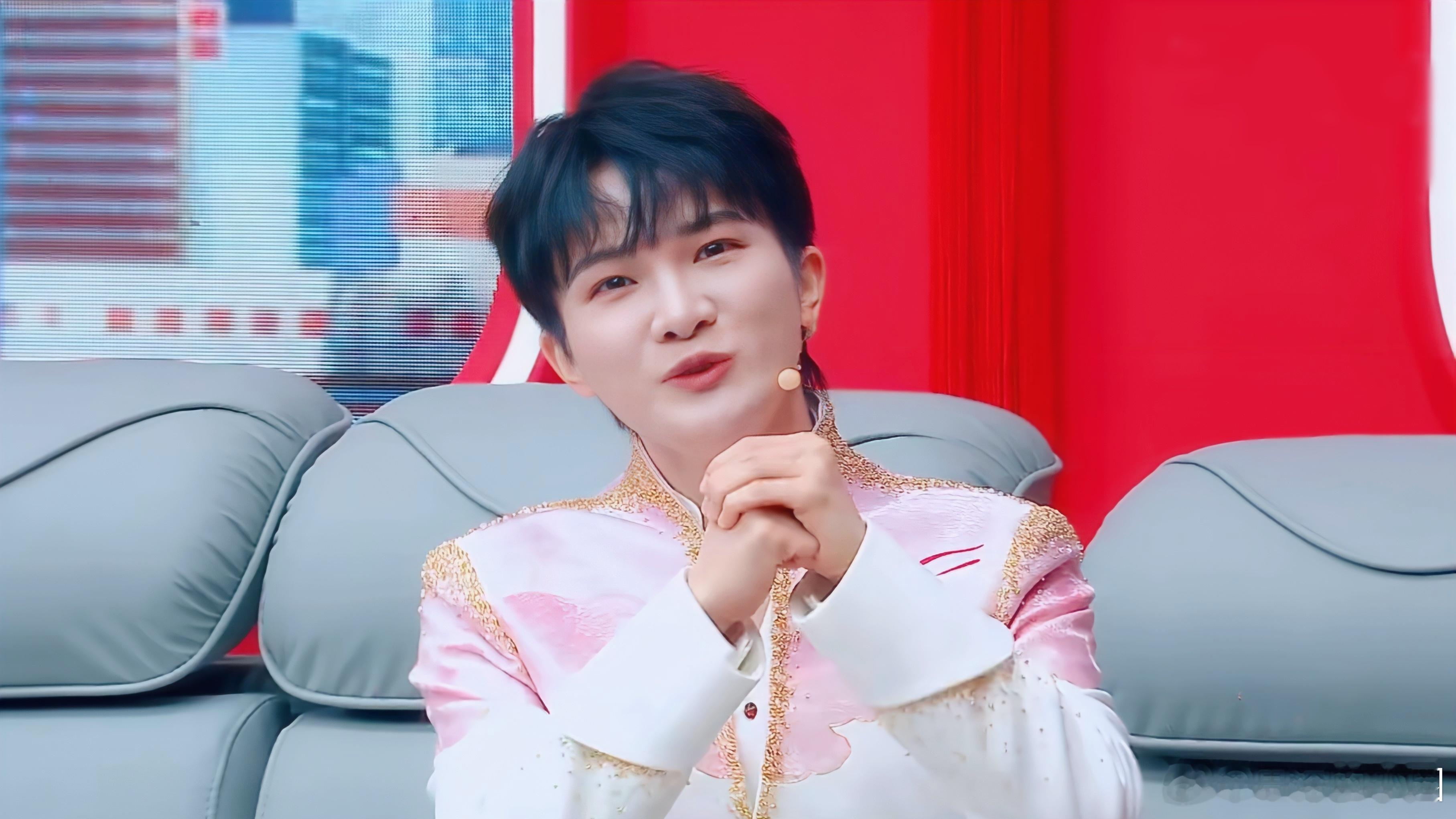 周深 周深春晚唱吉量 [音乐]周深第五次登上央视春晚 【圈和米米说新年快乐】荧屏