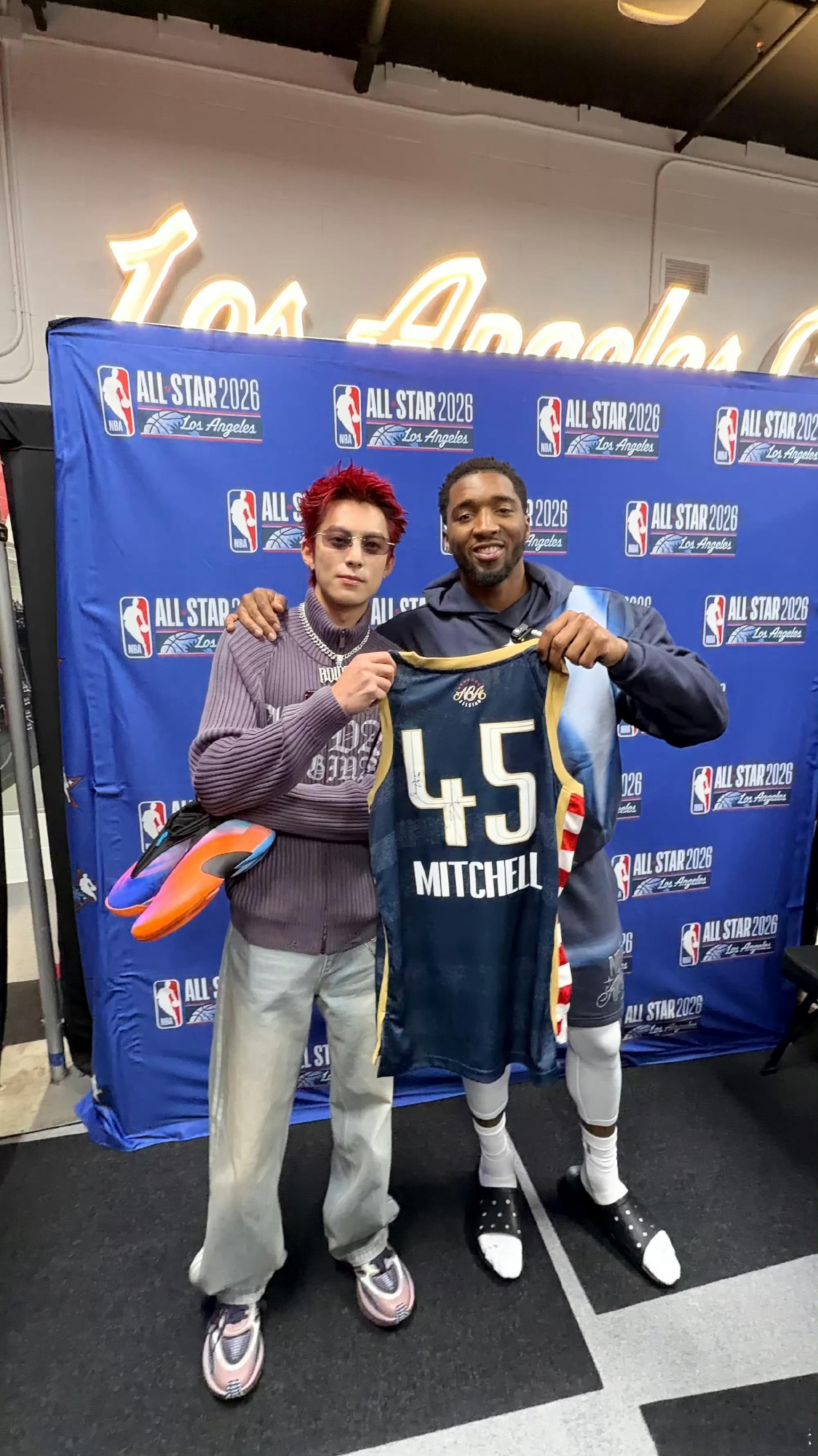 王鹤棣米切尔合照米切尔晒与王鹤棣合照 王鹤棣米切尔合照 