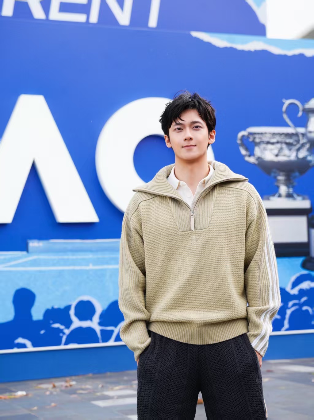 澳网现场直击，吴汉坤低调现身观赛，简约运动风造型吸睛吴汉坤澳网