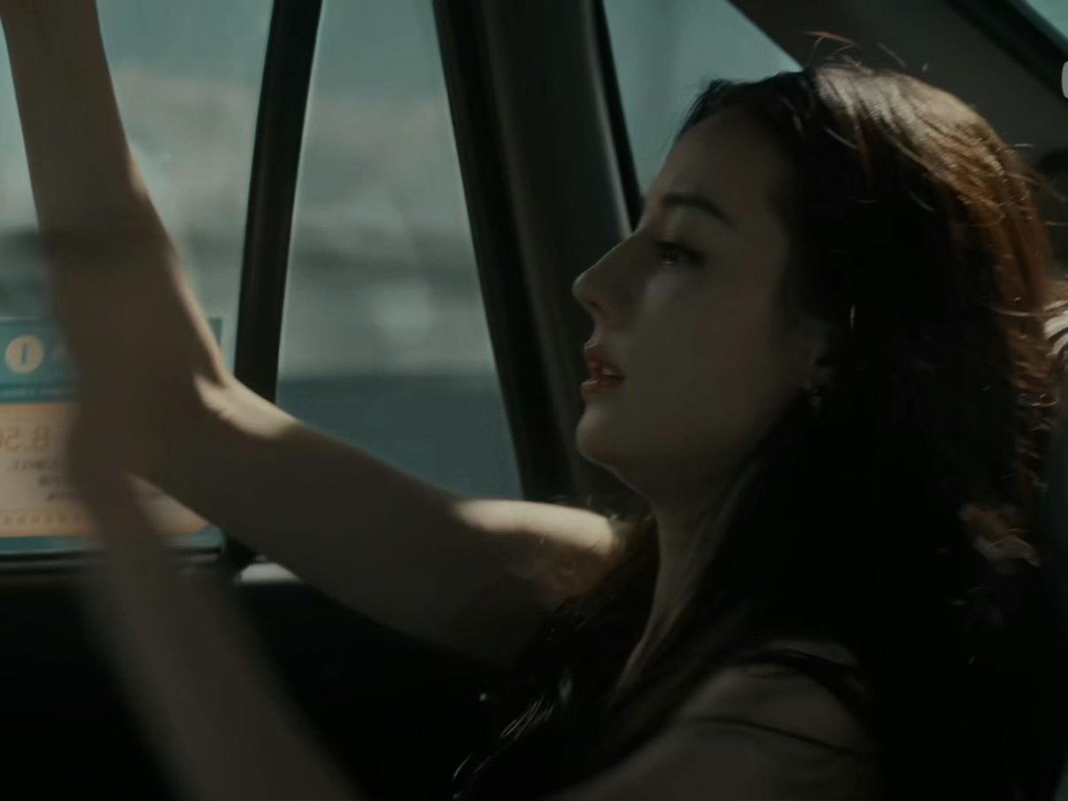 迪丽热巴凌乱破碎的美