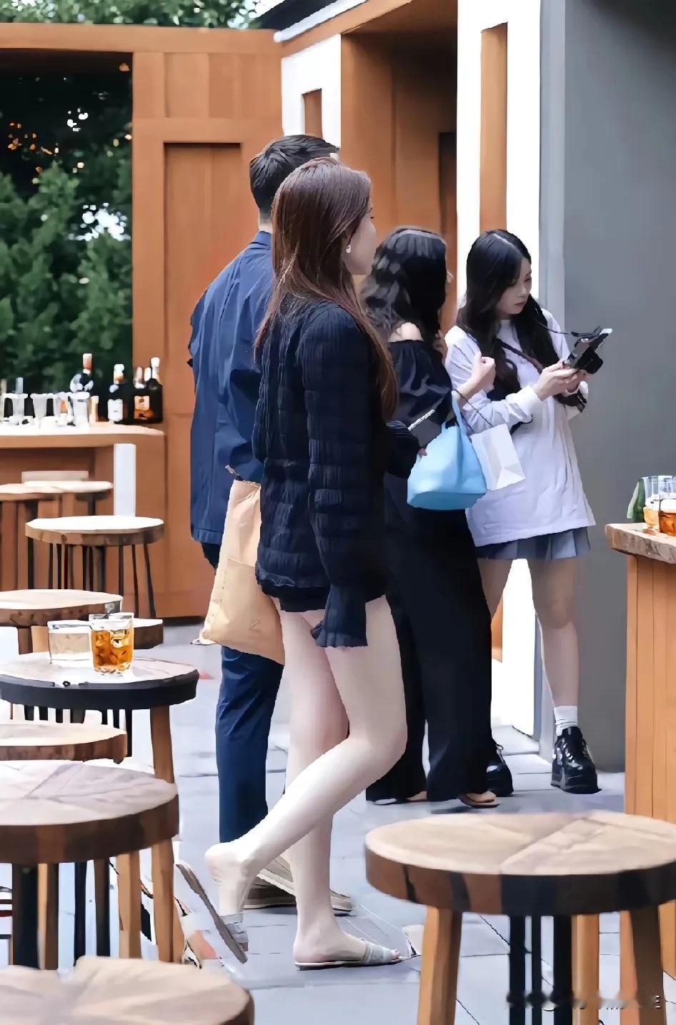 可惜了，冷白皮名花有主了[泪奔]