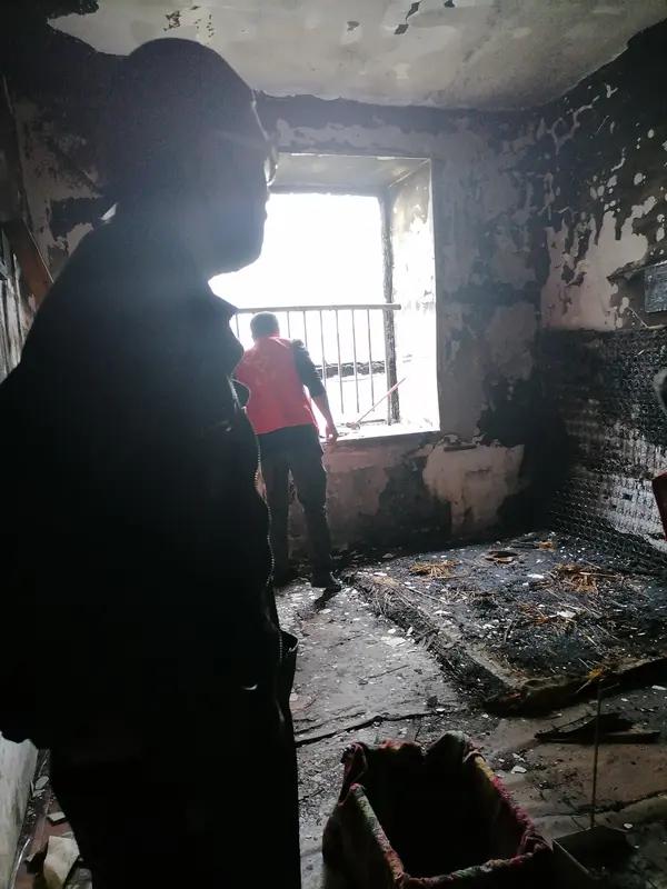 火灾扑灭后，处理工作可不能掉以轻心。首先是现场安全管控，像杭州锦昌文华苑火灾后，