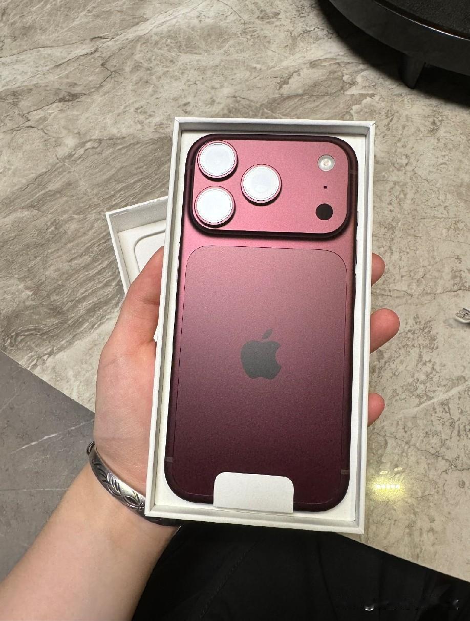 苹果官宣iPhone 18 Pro Max存在硬件缺陷，部分用户仅能通过换机解决