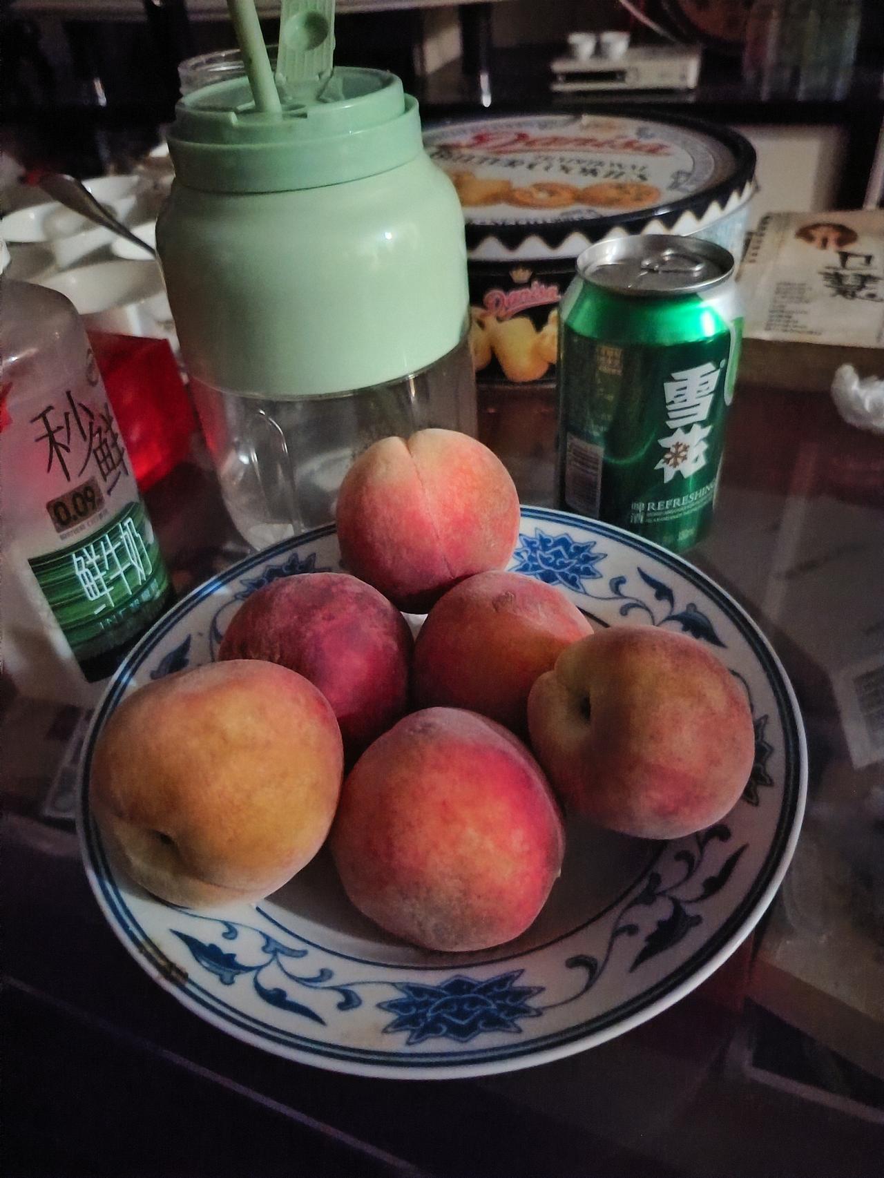 现在是6月29号凌晨3点52分，世界杯首轮1/16淘汰赛，上半场刚刚结束。

由