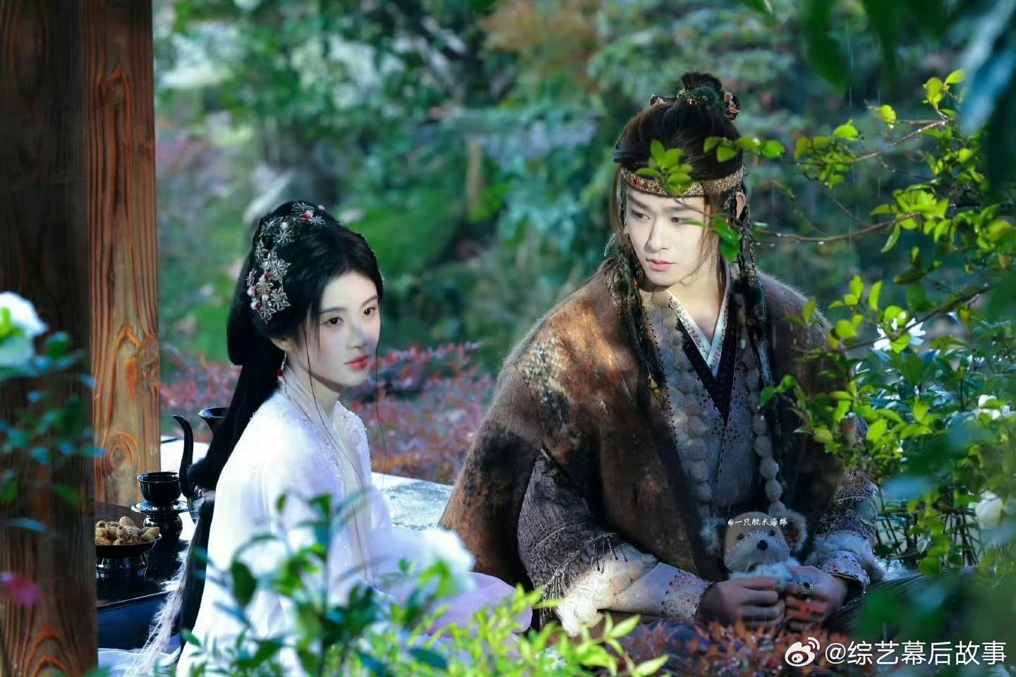 不得不说郭敬明审美真的顶，古风镜头拿捏得死死的越看越上头鞠婧祎田嘉瑞摘花这段播了