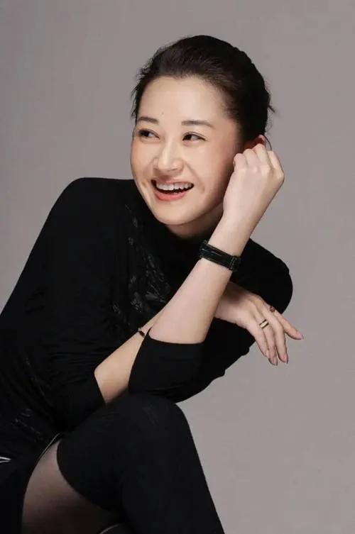 她一生风流成性、老少通吃，撩汉无数，56岁仍旧单身

娱乐圈女星许晴，个性大胆张