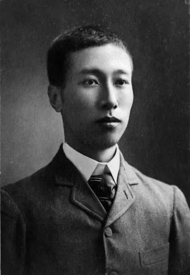 杨度这个人，算是个旷世逸才，一辈子复杂而曲折，专做有刺激的事儿。
他幼年有“神童
