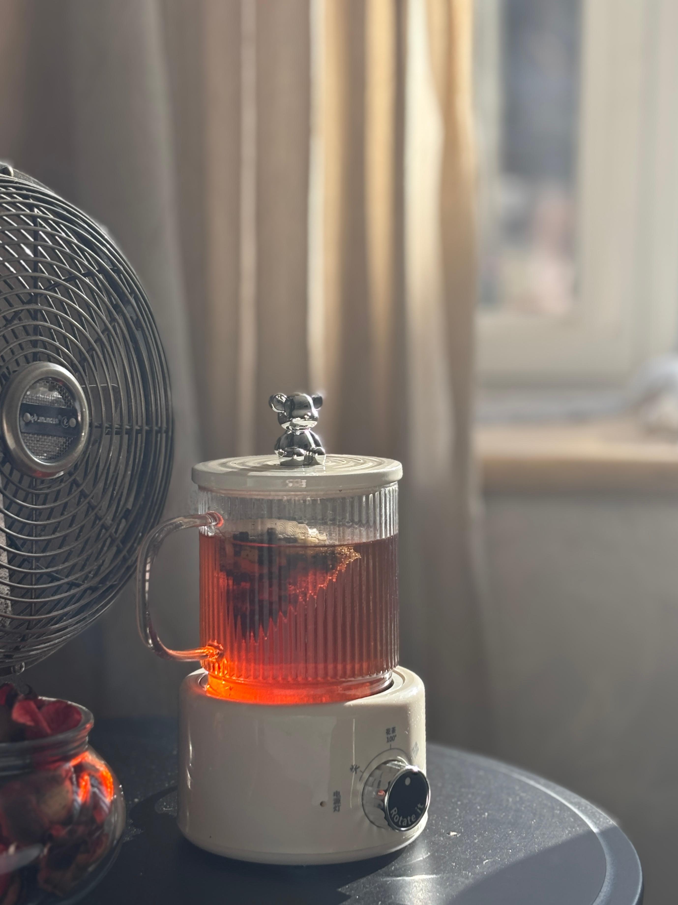 北京今天太阳好好啊中午吃了很多喝一壶消积饮午后、阳光、暖暖的茶好舒服 
