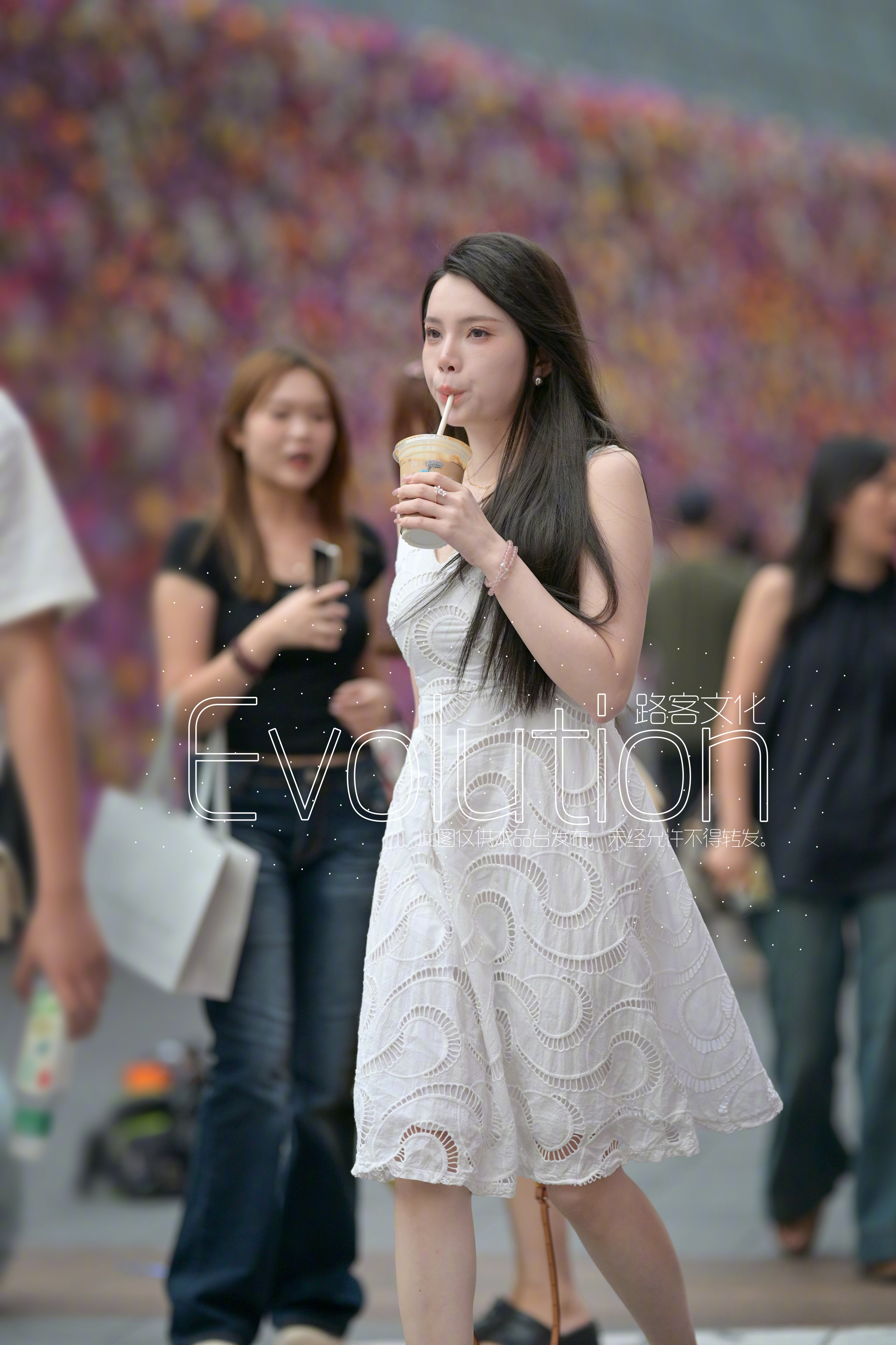 小姐姐好面熟就是想不起是谁了 也许只是我以前拍过 ​​​