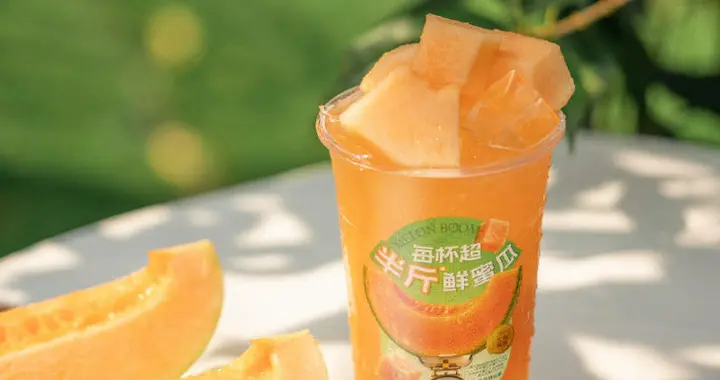 从鲜橙、西瓜到蜜瓜接棒，书亦烧仙草把“大众水果”卖疯了?