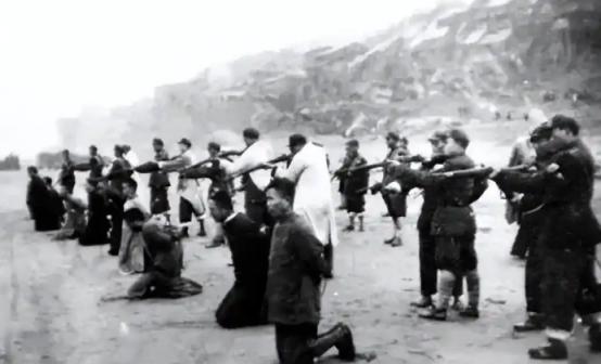 1947年8月，国民党师长李铁民下令将一百多地下党杀害，少将韩君明劝他：“老铁，