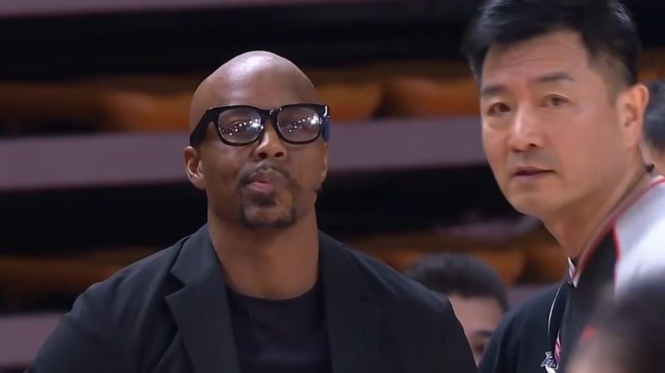 郭艾伦：广州主帅之前在NBA当助教理念比较先进 进攻有100套战术北京时间5月2