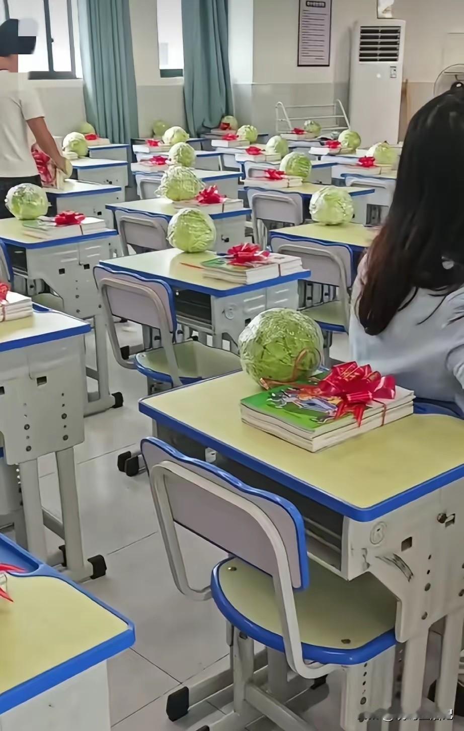 开学了，家委给孩子们准备的礼物[呲牙]