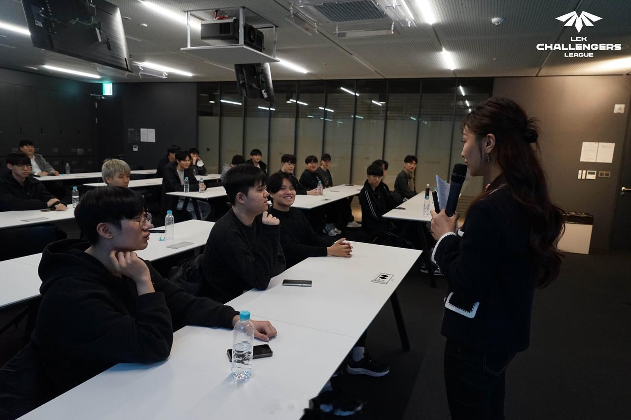 【KeSPA更新LCK素养教育大会返图】

⭐LCK综合名单注册的100余名选手