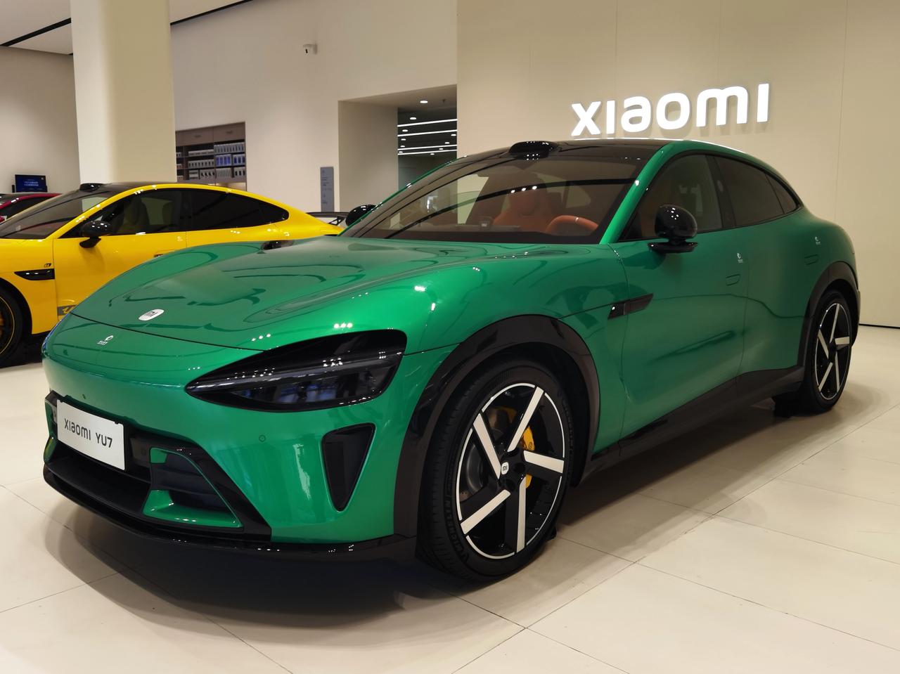 一是口碑战胜了营销。从品牌层面。
二是外观包不住品控。从产品层面。
三是理智战胜