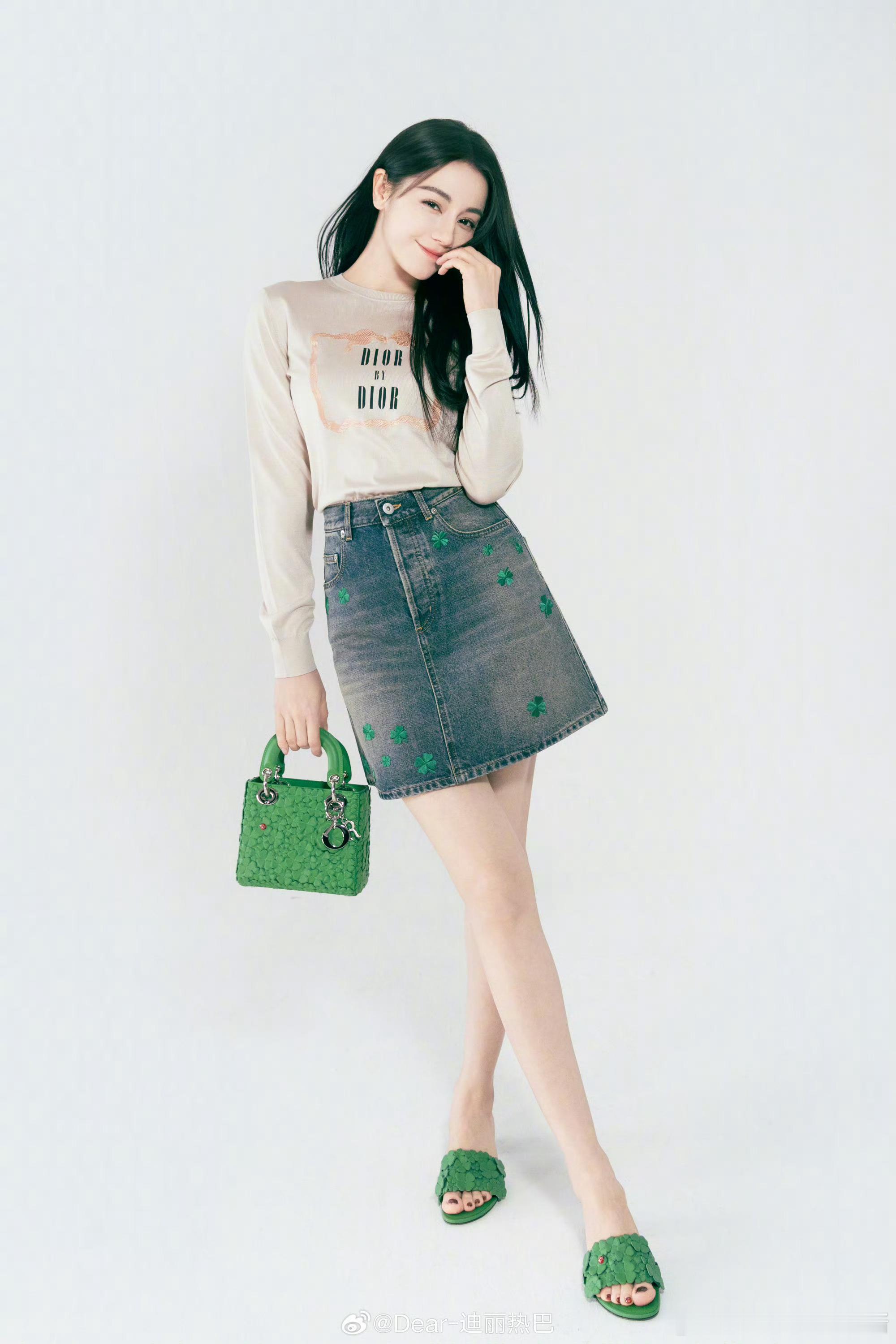 迪丽热巴最新微博ip在江苏，是已经进组《九重天》了吧 