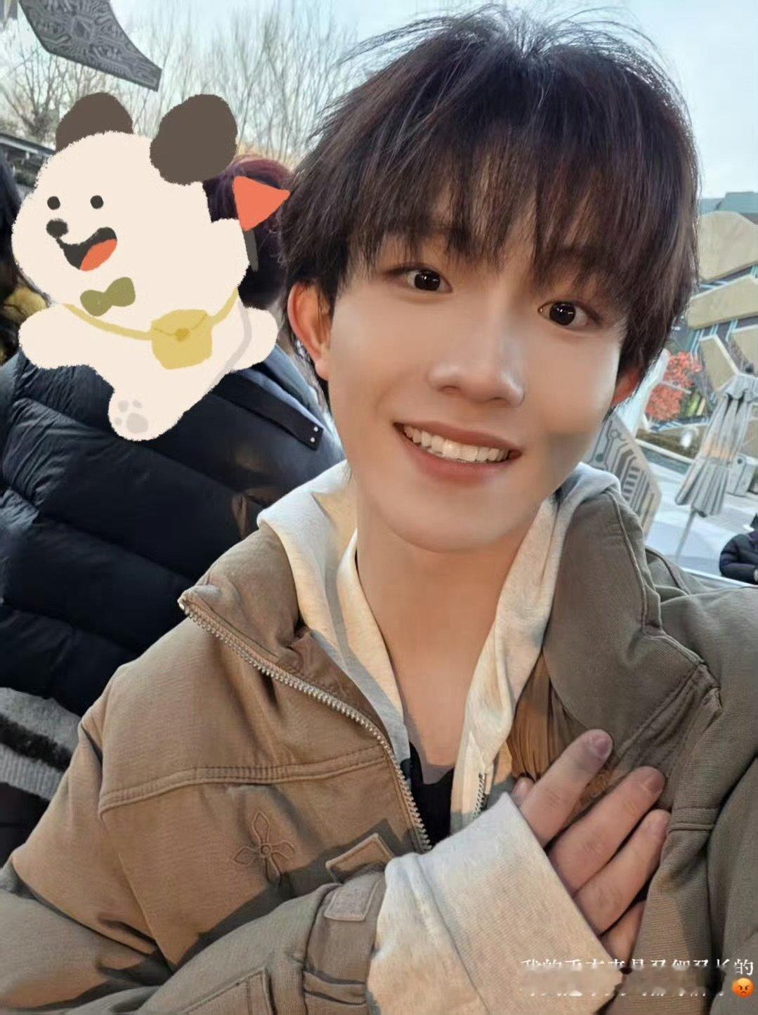 苏新皓环球影城plog苏新皓环球影城plog，谁懂治愈淡颜系美貌的含金量 