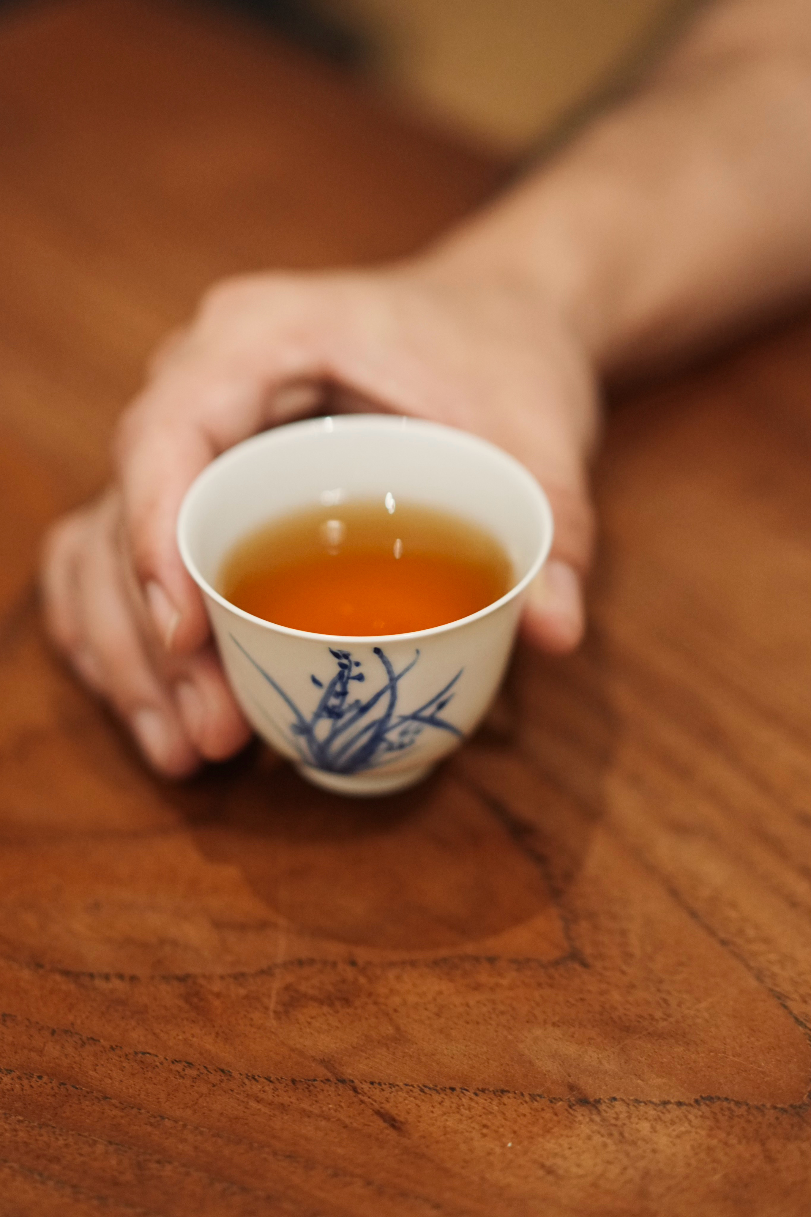 喝茶久了，渐渐懂得：浓有浓的滋味，淡有淡的回甘。人与事也一样，不必强求圆满，能够