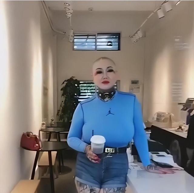“谁和我结婚，我不要彩礼，还送他一辆价值500万的宾利。”一位身价20亿的富婆全