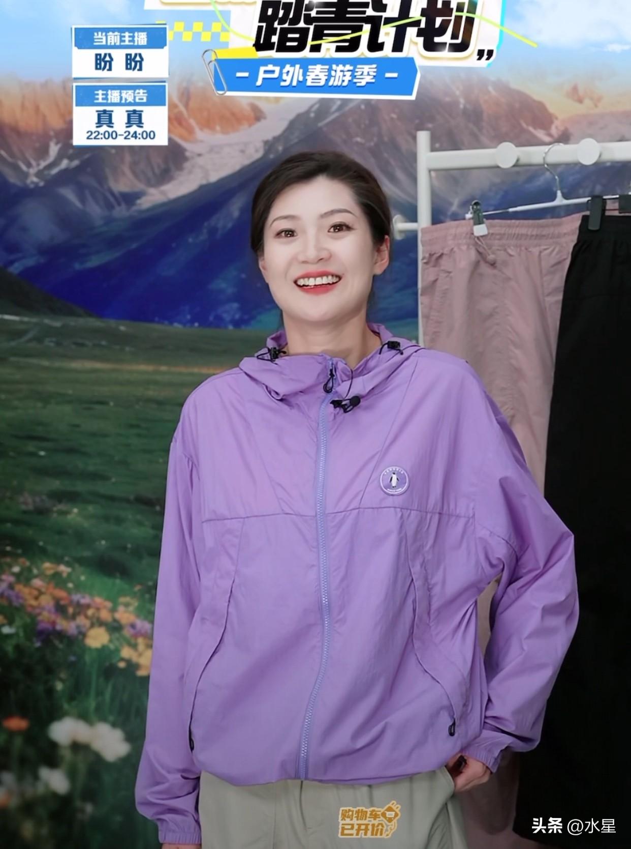 今晚8点兰知春序发售双肩包
很多人没抢到，正抱怨
盼盼安慰说她也没有，但
她有“