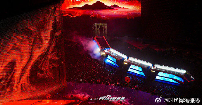 张杰赚点钱全花舞美上了张杰的演唱会从不敷衍，收入大多投入舞美，从红点奖舞台到时空